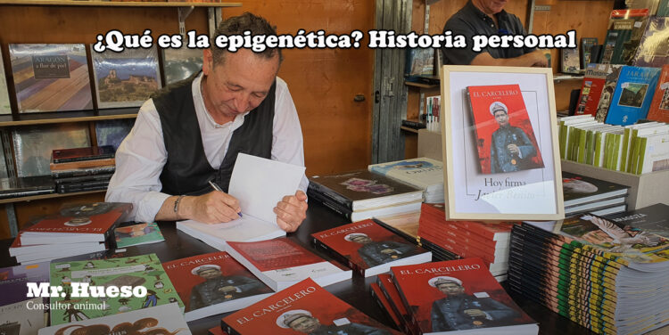 Que es la epigenetica Mr Hueso Javier Benito firmando ejemplares de El Carcelero
