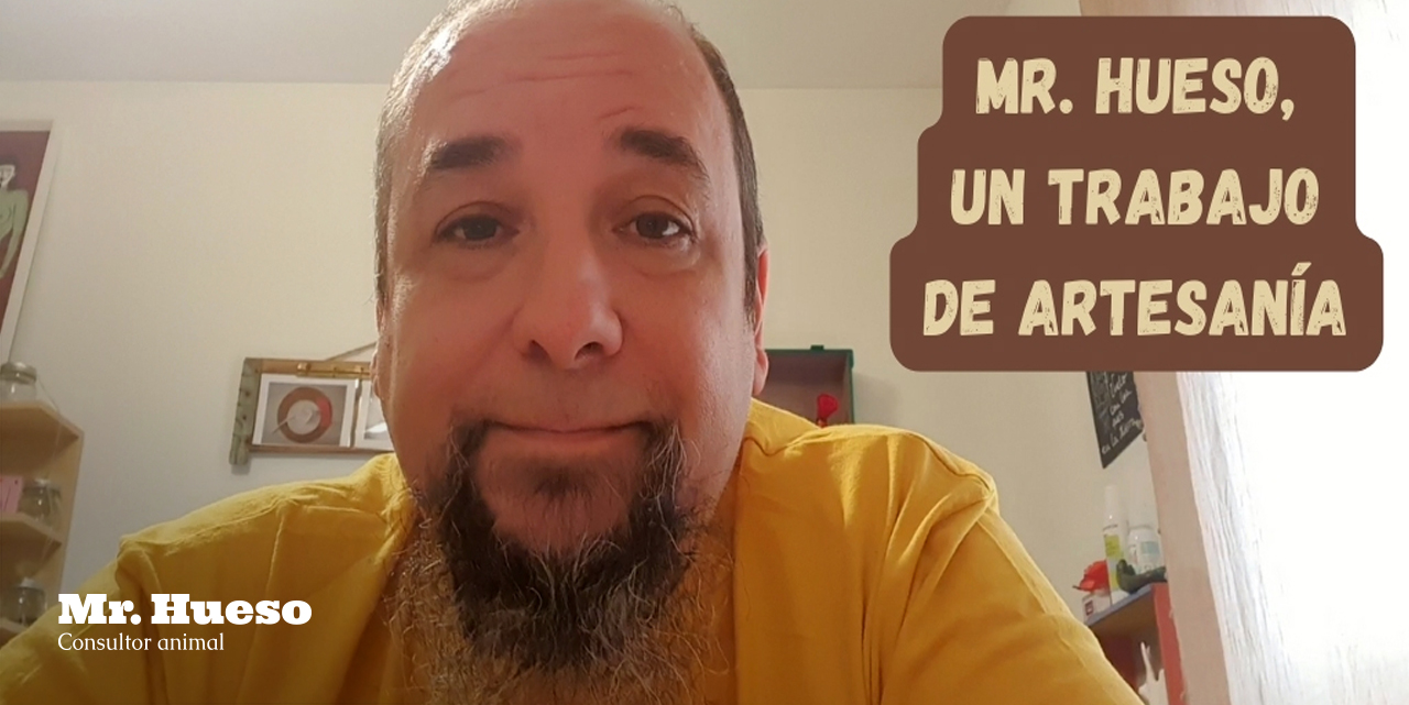 Aparece Raúl de Mr. Hueso con el logo y el texto Mr. Hueso, un trabajo de artesanía